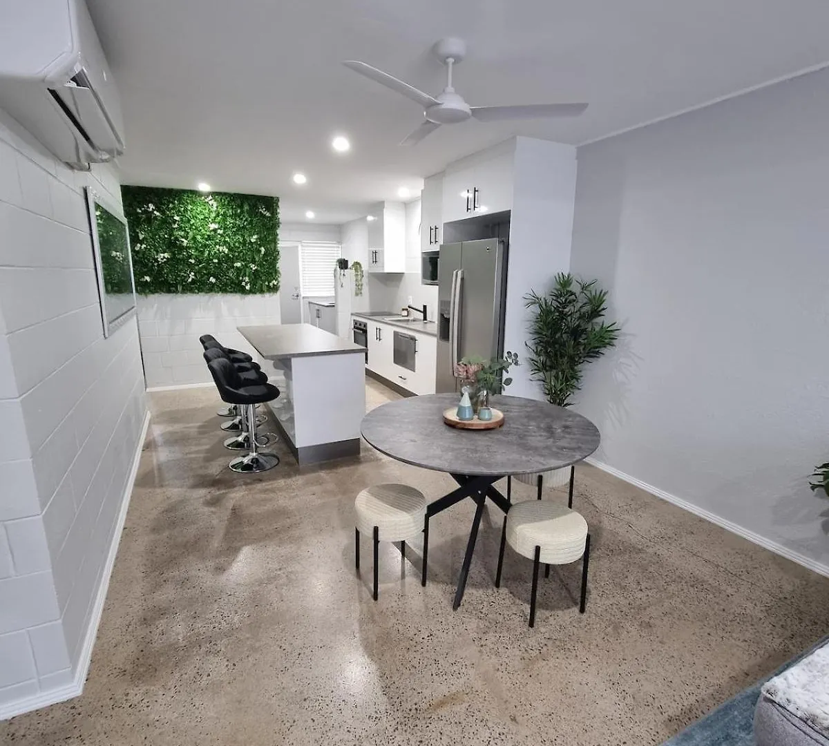 Modern Stylish Apartment Ross River 0*,